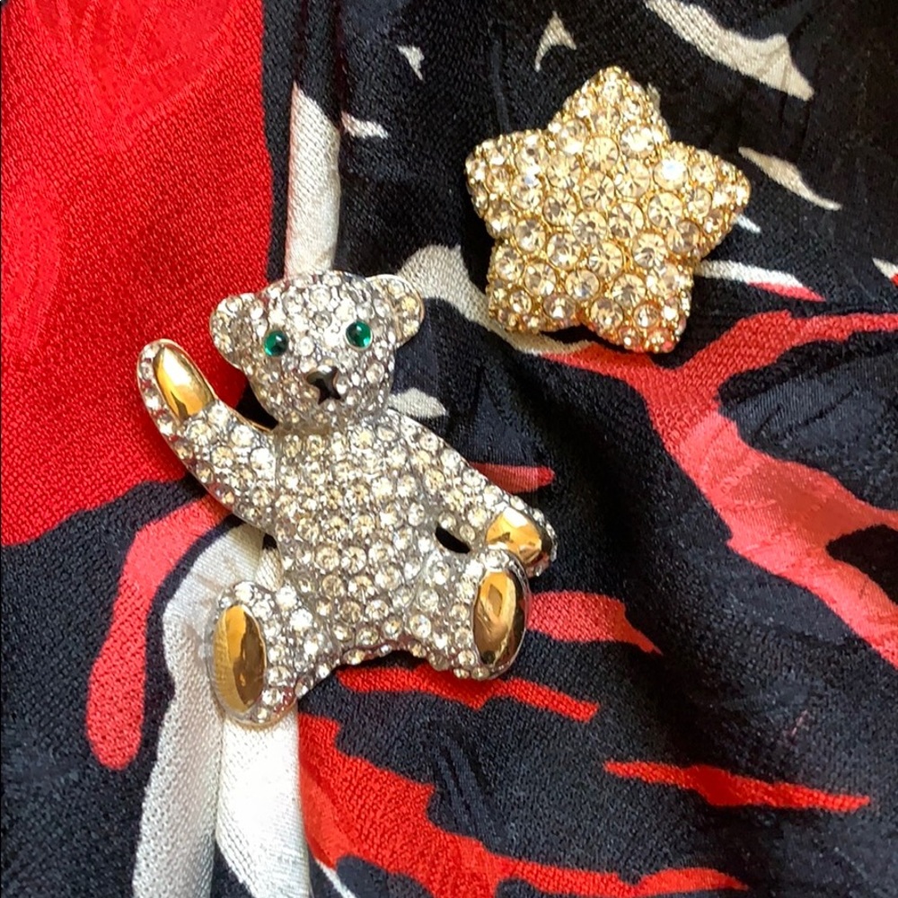 Monet vintage crystal star brooch